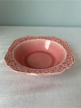Vintage Edwin M. Knowles Cameo Pink Berry Bowl, ~ 4 in diameter